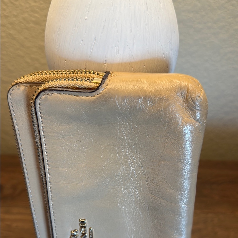 Coach Cream Clutch Sleek Wristlet Bag - Picture 9 of 9